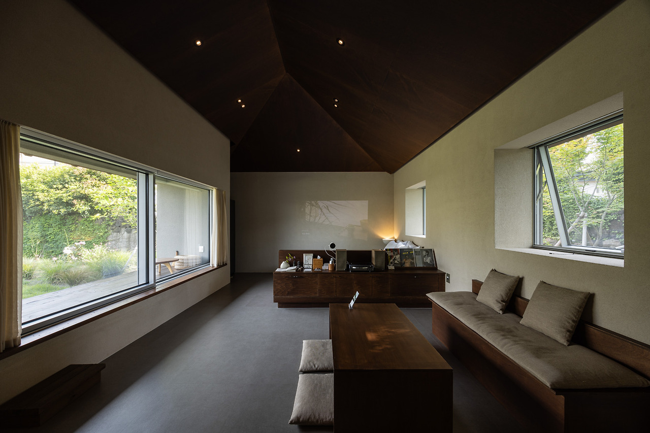 스테이 오아 - 침실동 거실 (1).jpg