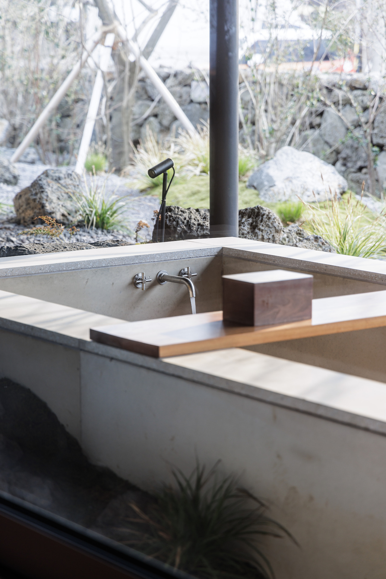 누온미 - 외부 자쿠지.jpg