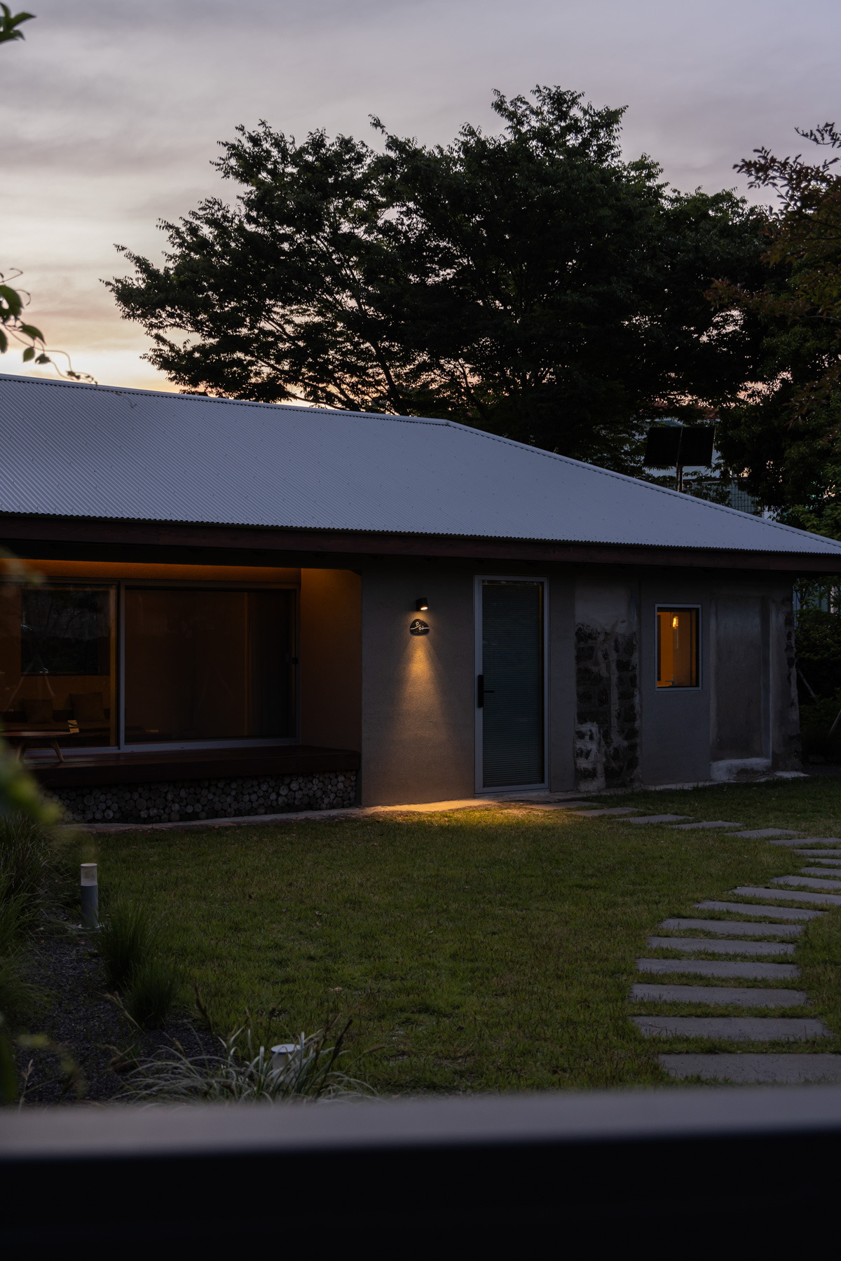 스테이 오아 - 외관 (밤) (1).jpg