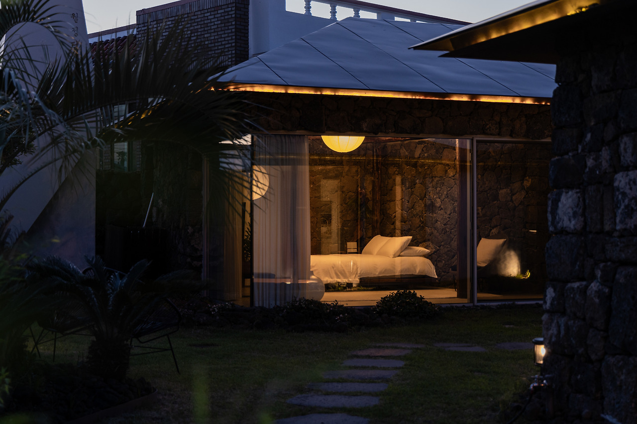 월정담 - 외부(밤) (3).jpg