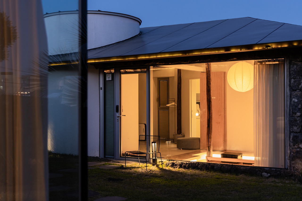 월정담 - 외부(밤) (4).jpg