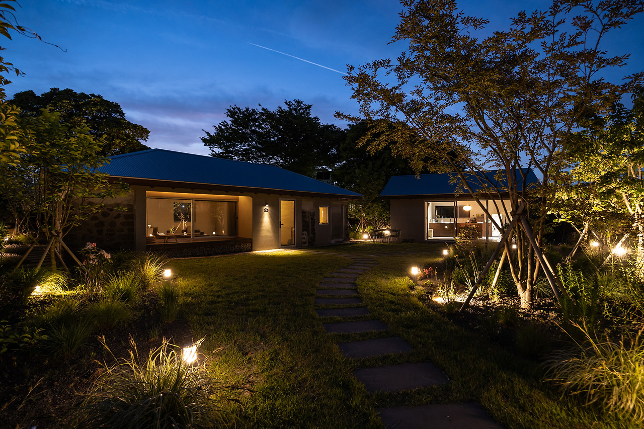 스테이 오아 - 외관 (밤) (3).jpg