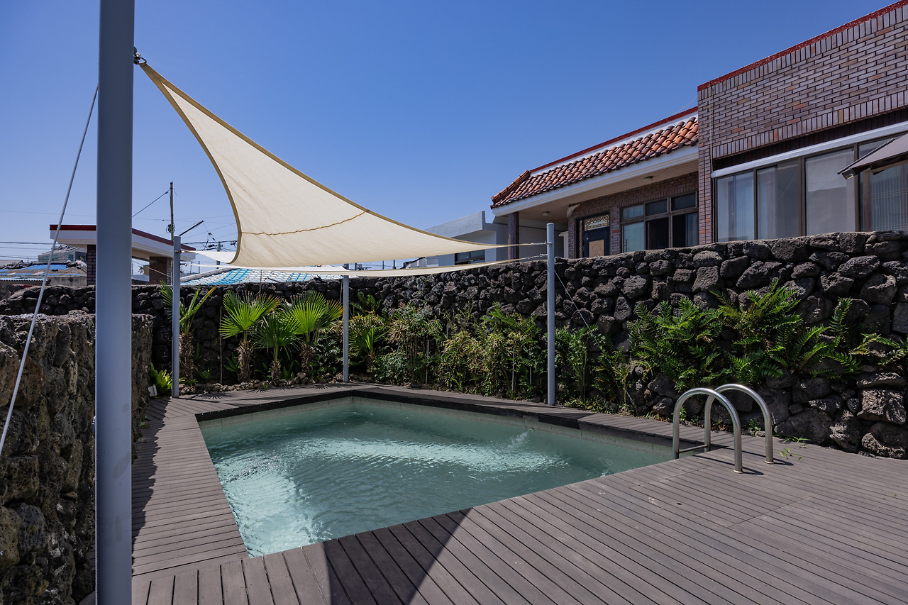 월정담 - 수영장 (1).jpg