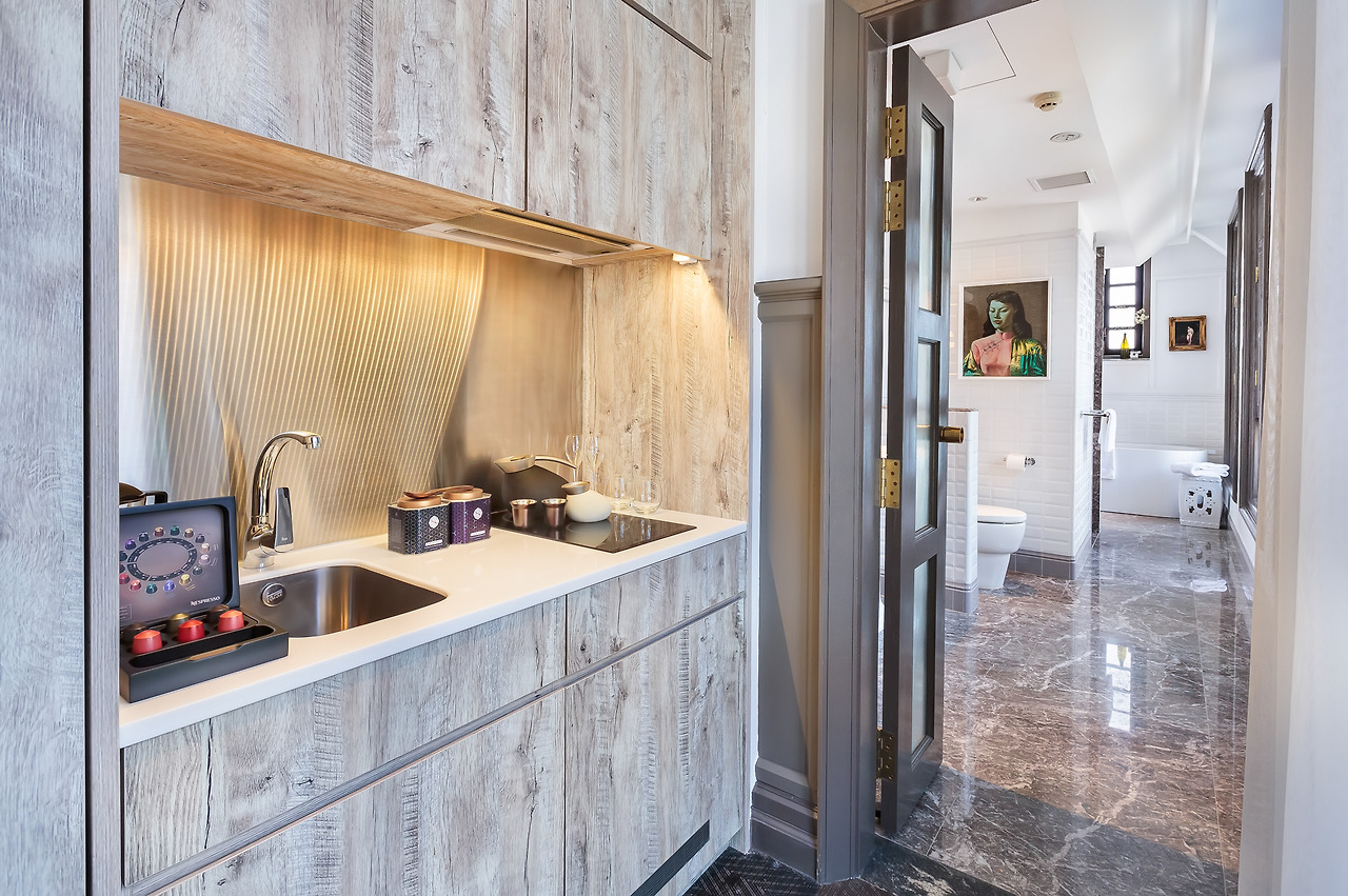 15_Studio Premier Kitchenette.jpg