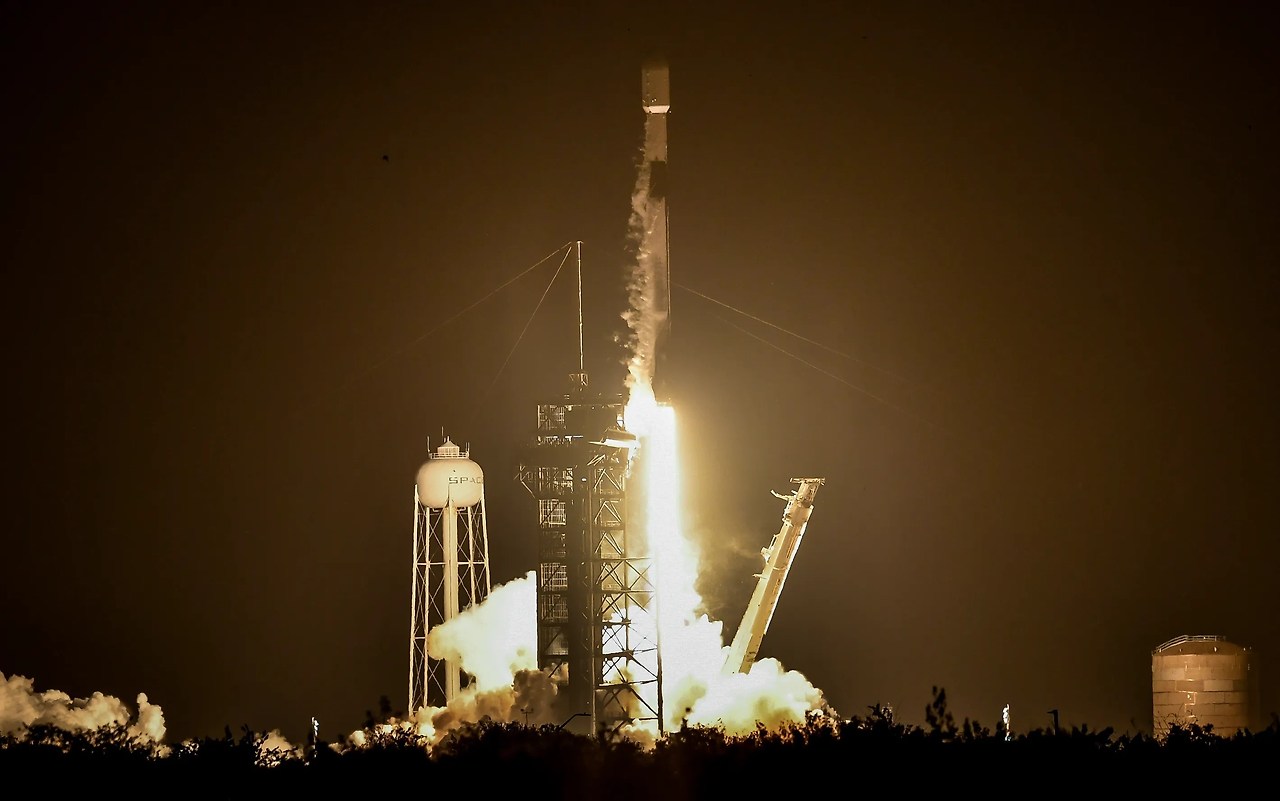 spacex-in-starlink-internet-uydularinin-sayisi-6-bin-oldu175358_0.jpg