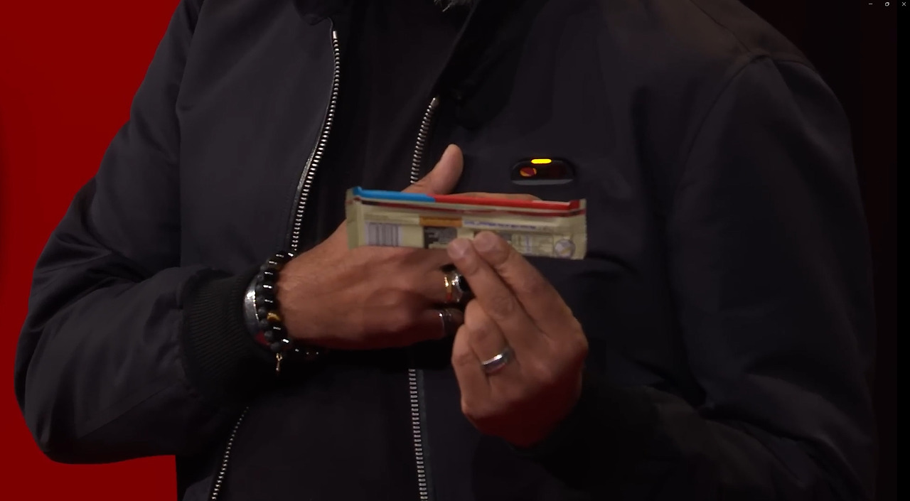 AI Pin  카메라 촬영.jpg