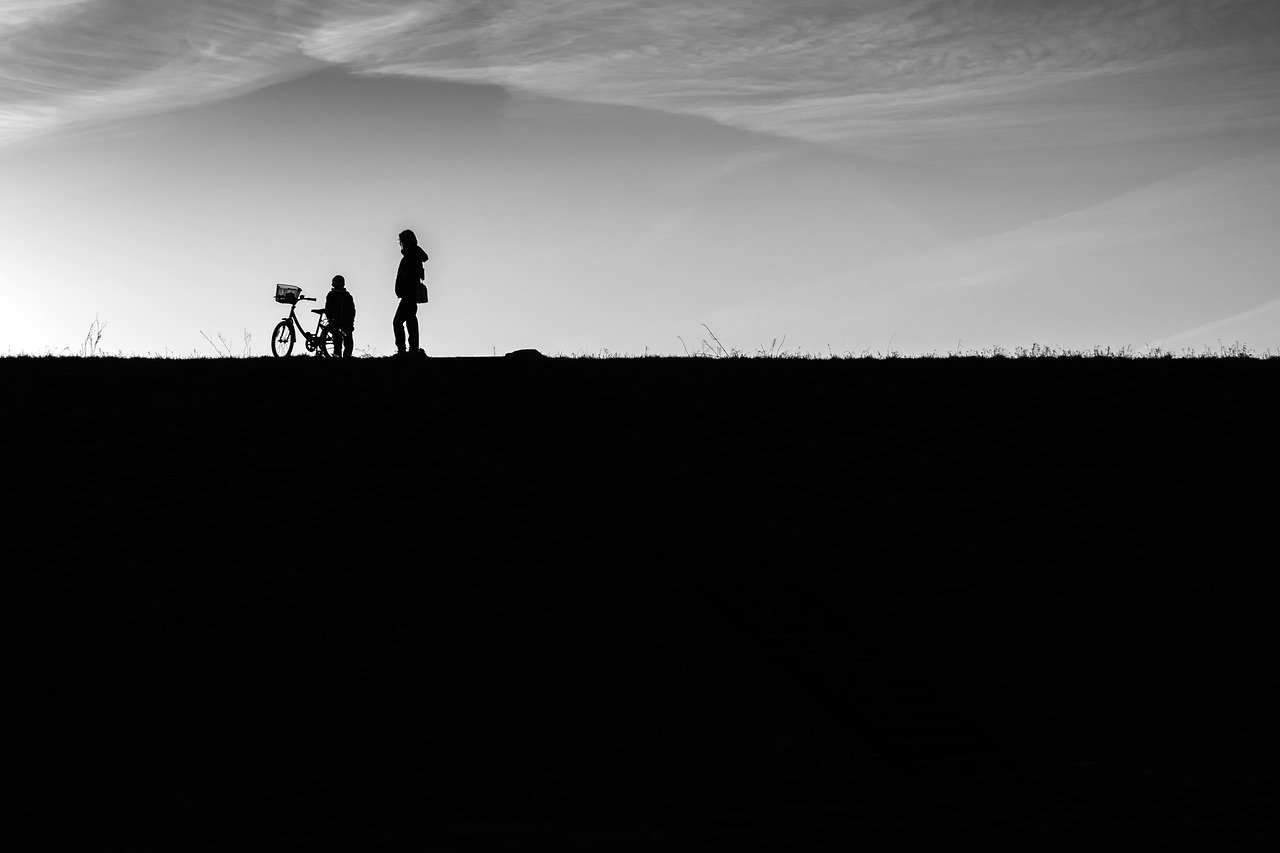 silhouettes-4380418_1280.jpg