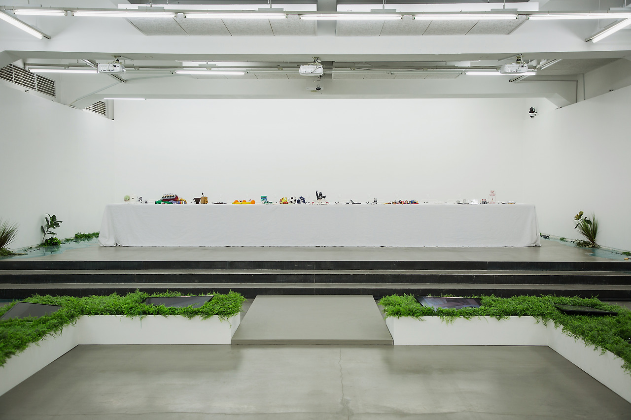 퍼포먼스 장소 만찬.jpg