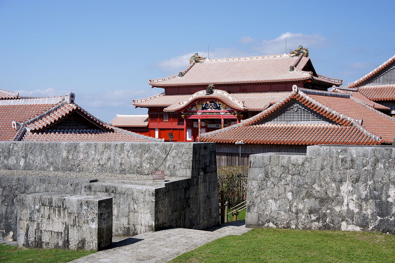 1280px-Naha_Shuri_Castle50s3s4500.jpg