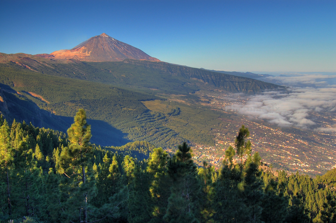 Teide_and_Orotava_Valley.jpg