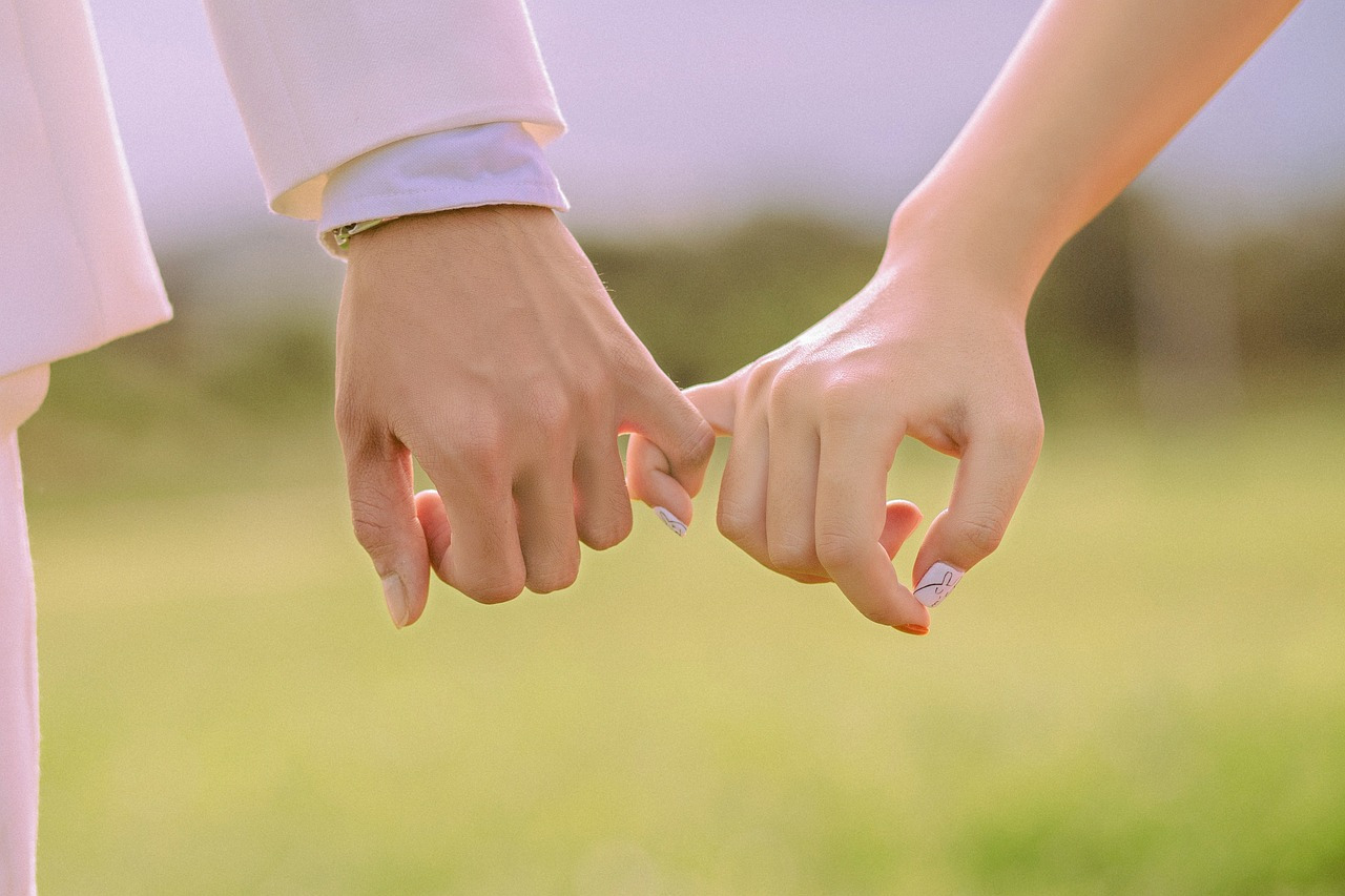 hands-6823900_1280 (1).jpg