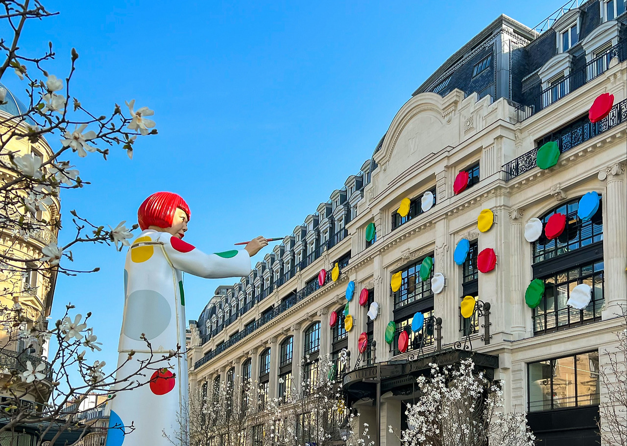 858811-yayoi-kusama-face-a-la-samaritaine-image00002.jpg