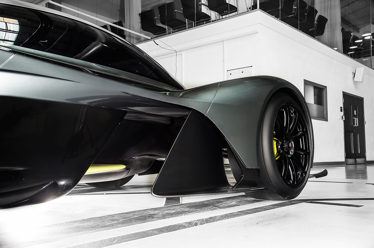 Aston-Martin-AM-RB-001-Hypercar-front-wheels-02.jpg