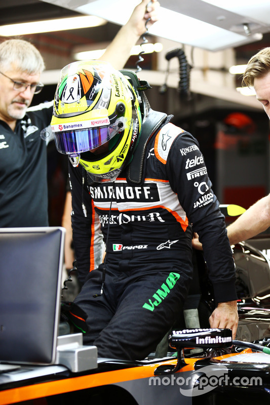 f1-singapore-gp-2016-sergio-perez-sahara-force-india-f1-vjm09 (1).jpg