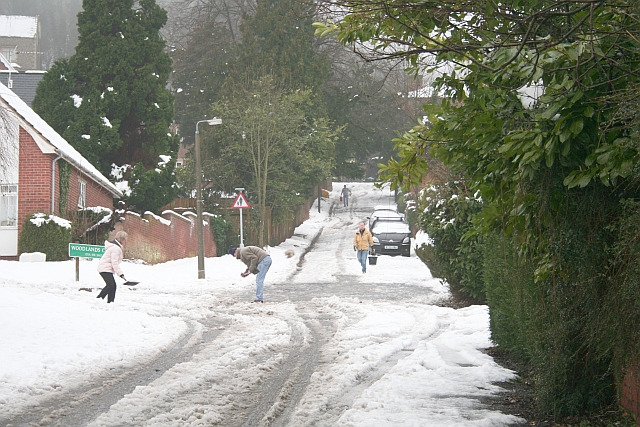 Clearing_the_Snow_in_Assarts_Road_-_geograph.org.uk_-_334977.jpg