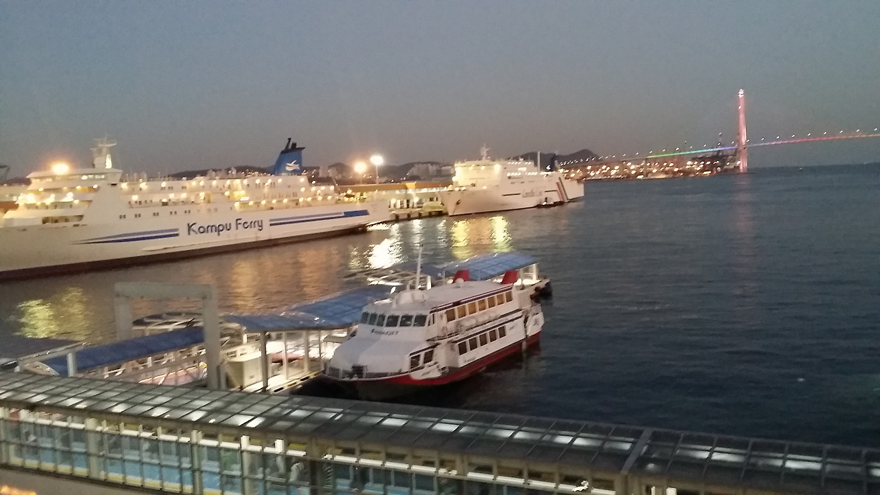 01-05 부두 야경.jpg