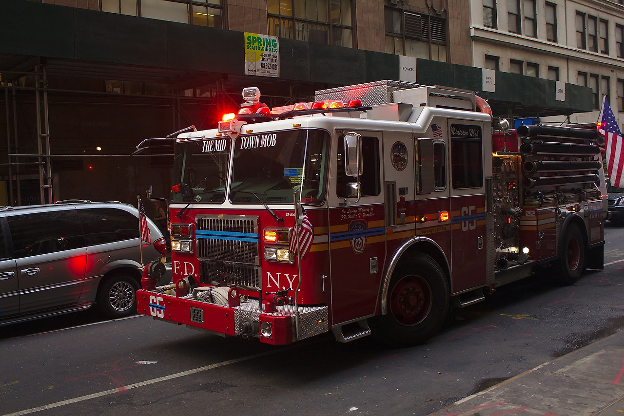fire-truck-780388_1920.jpg