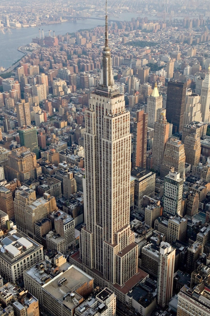 Empire_State_Building_(aerial_view).jpg