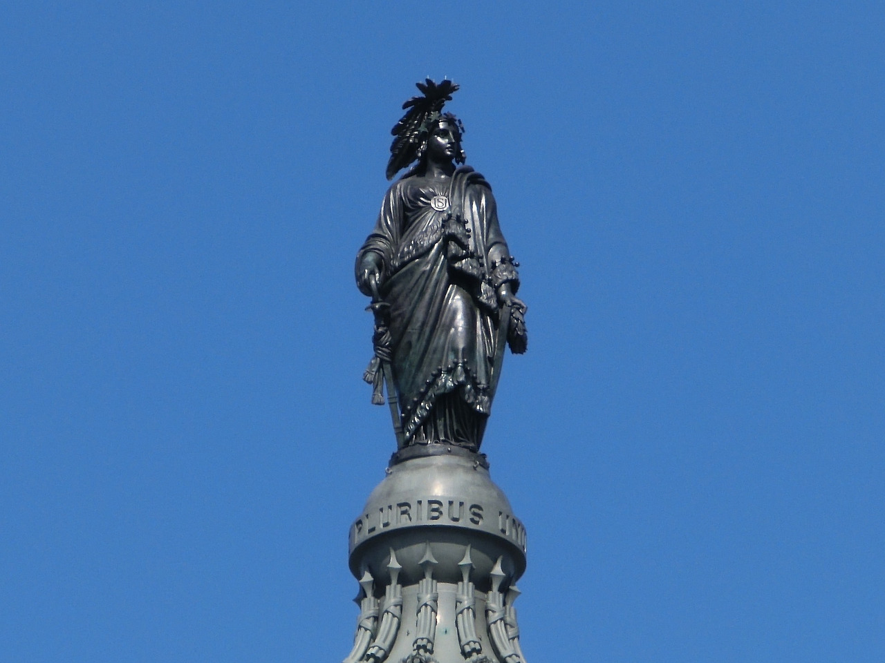 statue-516069_1920.jpg