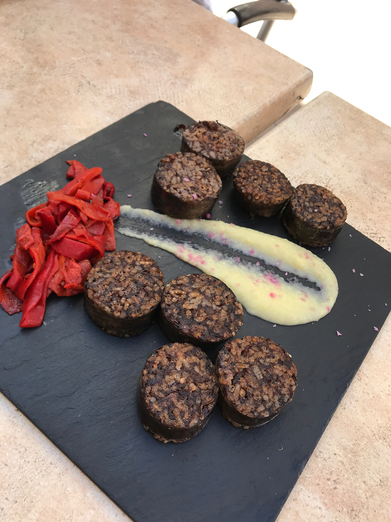 부르고스의 대표 음식인 모르시야Morcilla.jpg