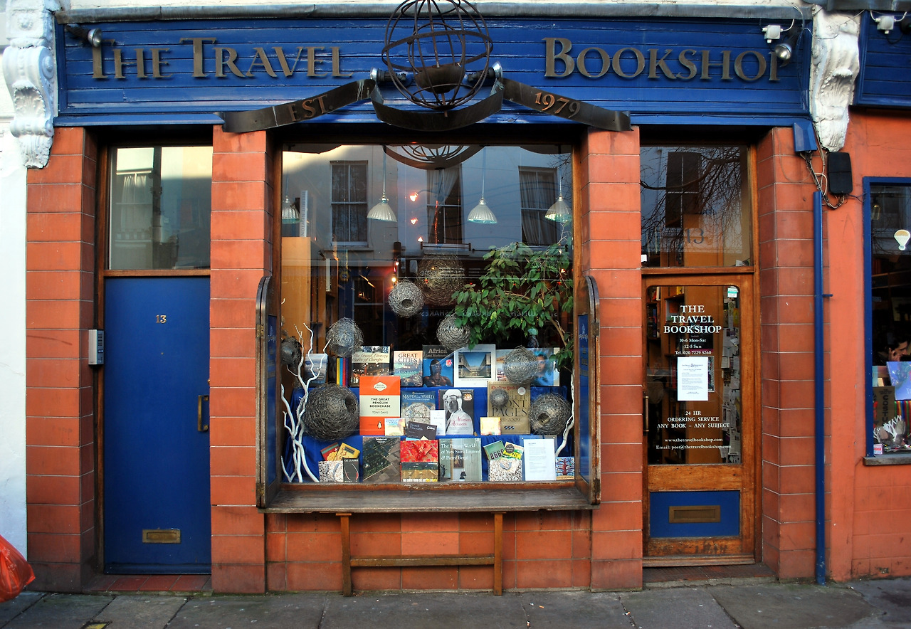 Nikos Roussos_노팅힐서점.jpg