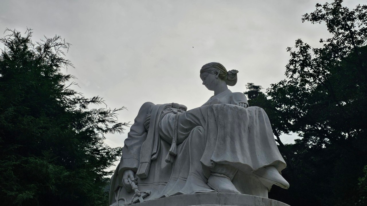 자신을 높이는 이는 낮아지고.jpg