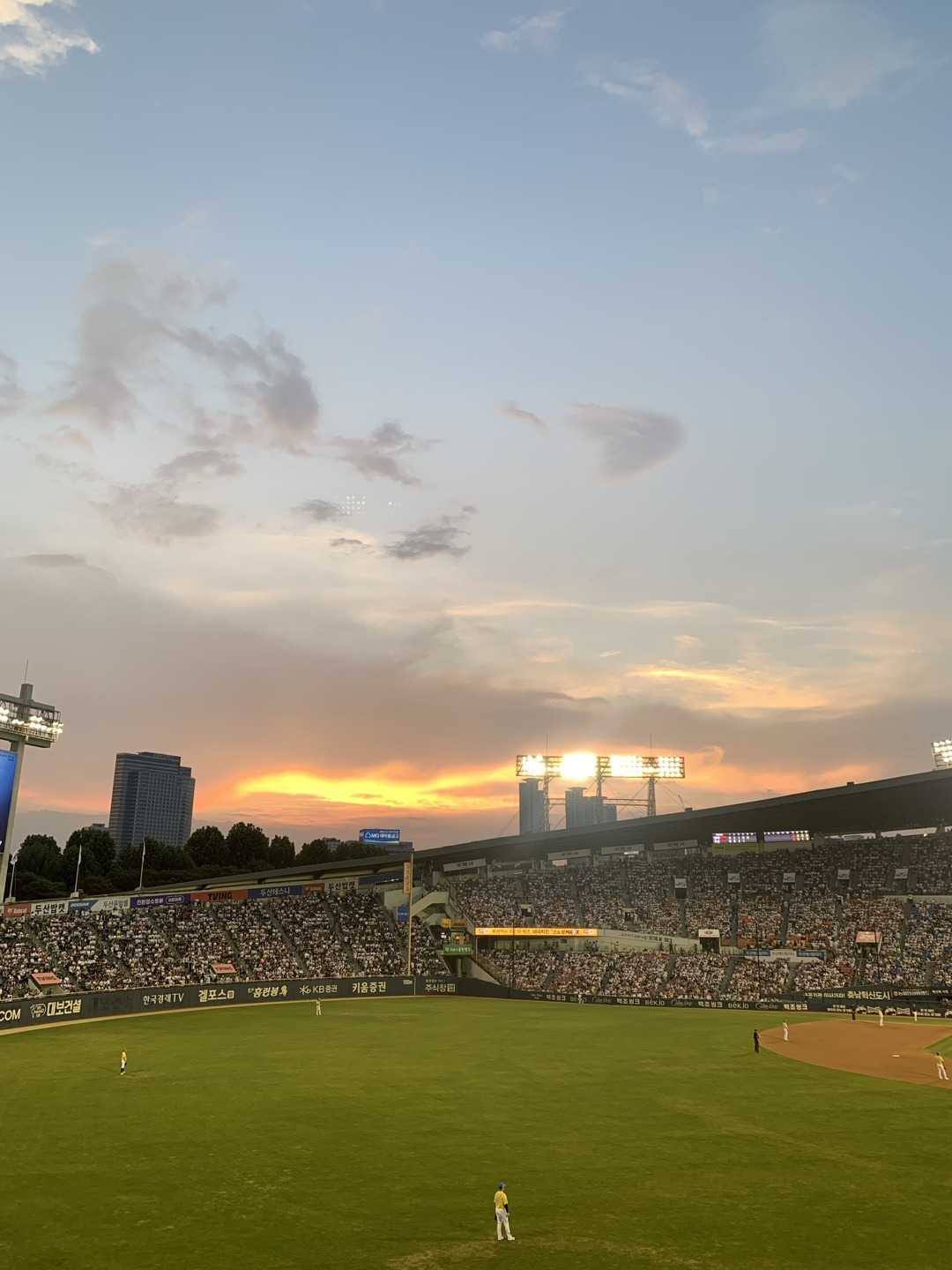 잠실 야구장 노을.jpg
