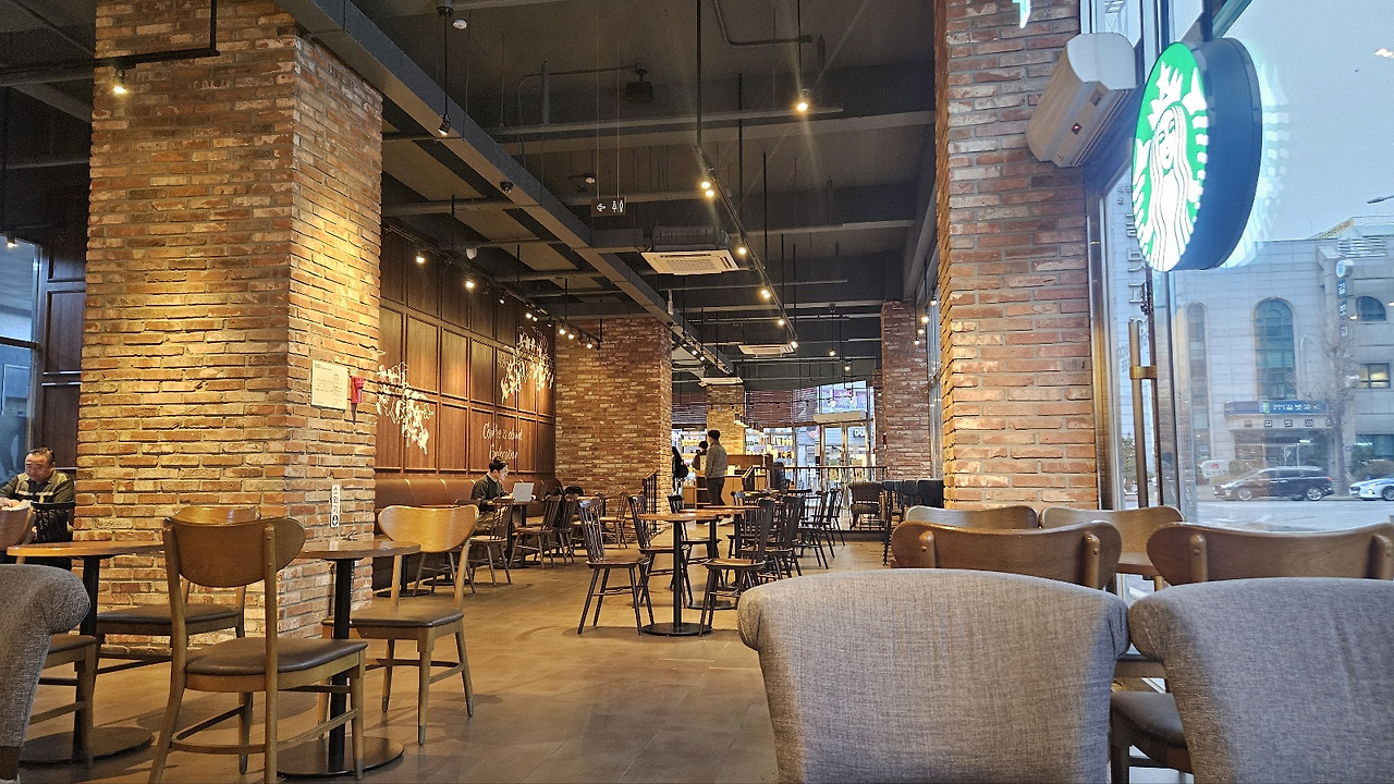 행신 스벅 내부.jpg