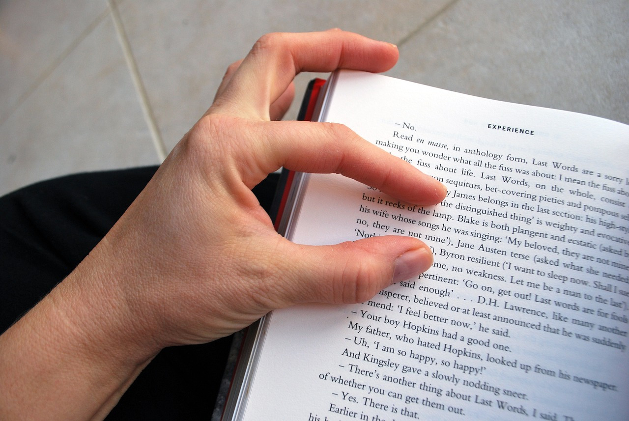 reading-2952068_1280.jpg