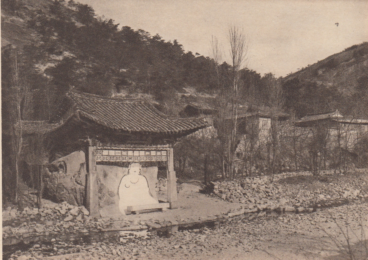 55 1933년 봄, 보도각 백불(다드 헌터 찍음).jpg