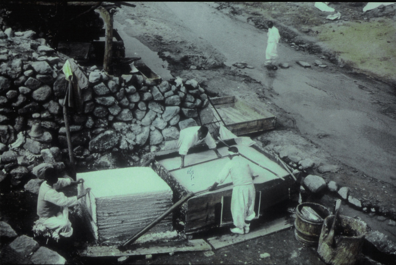 59  세검정개울가장판지뜨기1933.jpg