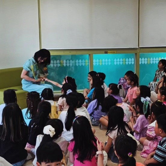 책읽어주는 엄마.jpg