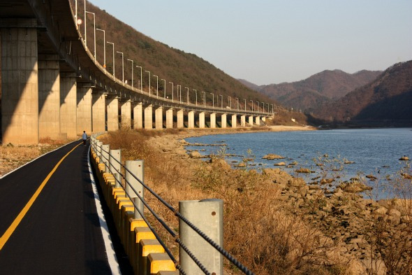 강촌 자전거길4(고가다리 아래).jpg