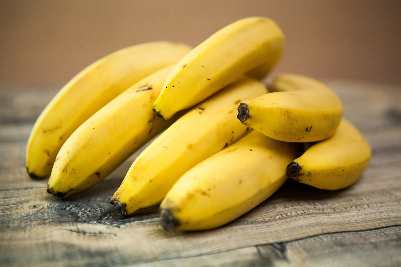 bananas-g0f6adcd63_1920.jpg