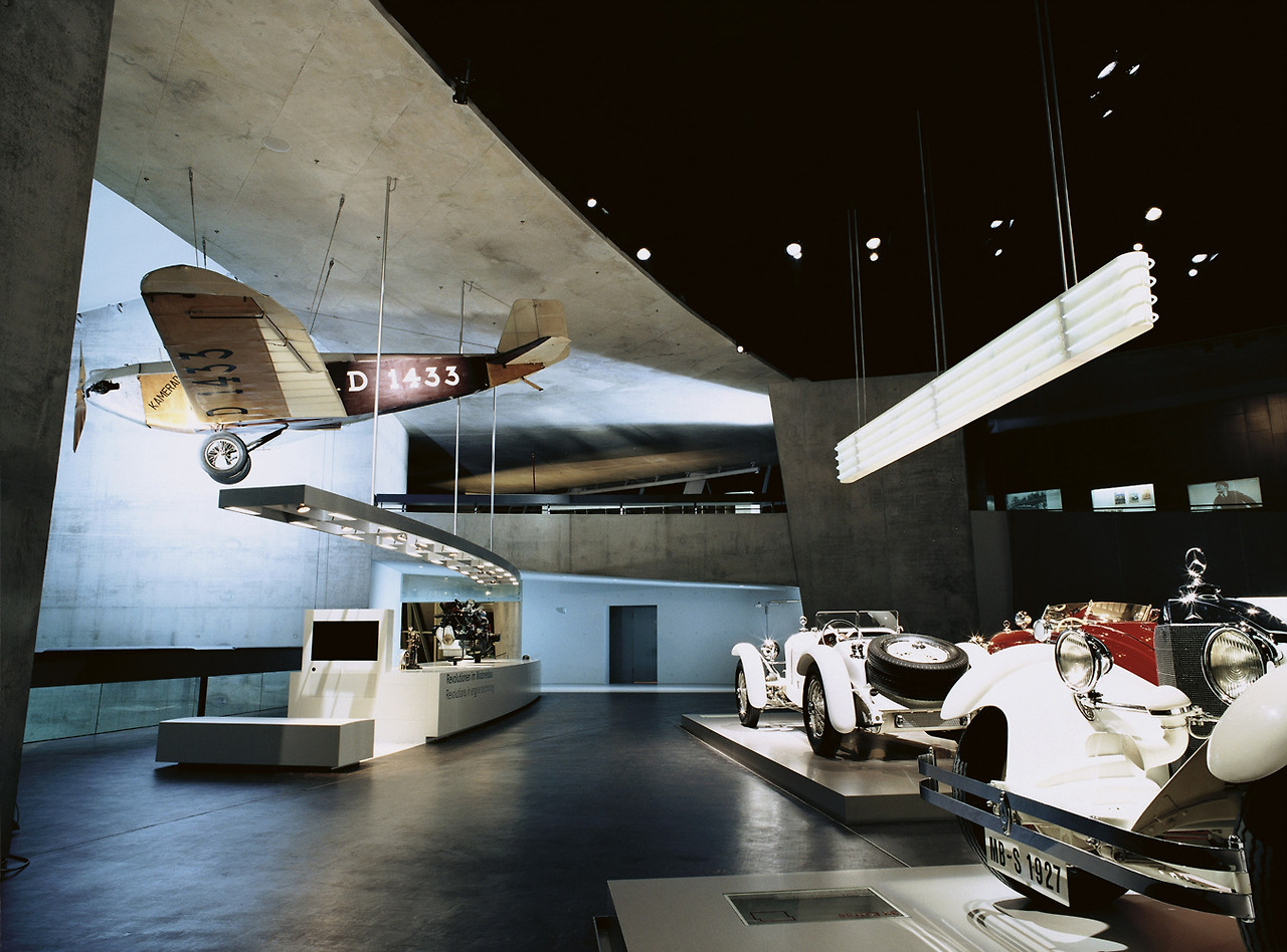 사진-메르세데스-벤츠 박물관 레전드 룸-4.jpg