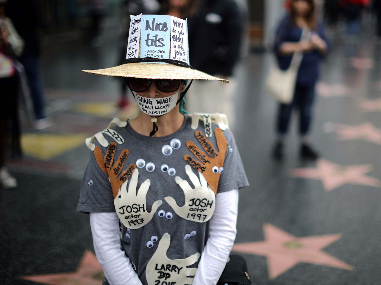 here-are-the-most-powerful-photos-from-the-metoo-protest-in-hollywood.jpg