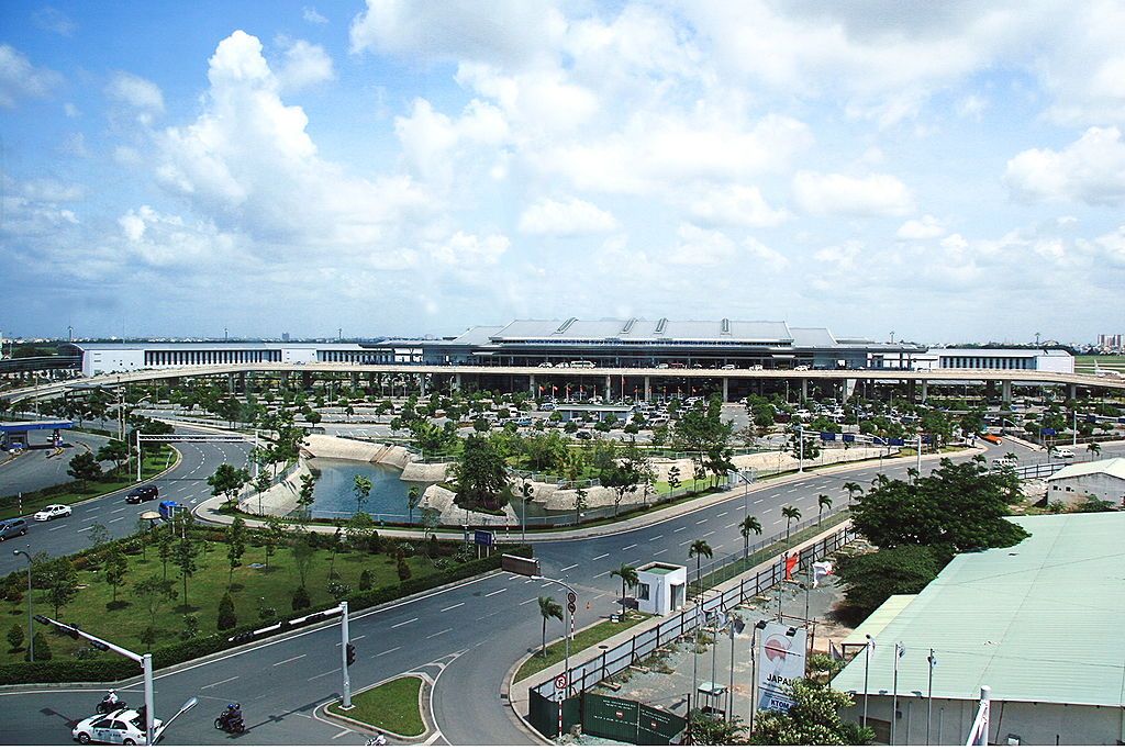 1024px-Tan_Son_Nhat_International_Airport.jpg