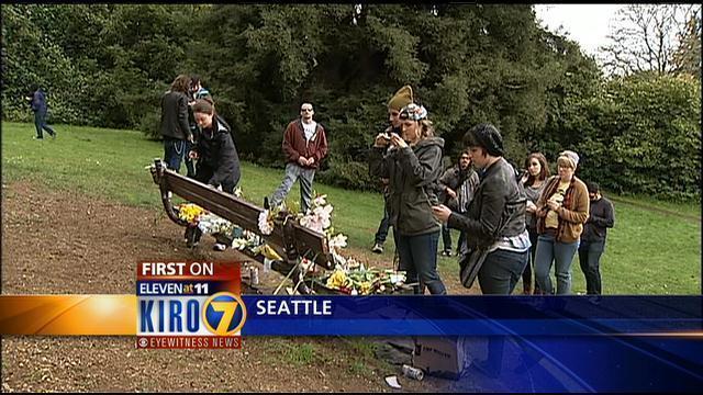 VIDEO_ Fans honor Kurt Cobain 20 years after his death_6637970_1455370416951_1621476_ver1.0_640_360.jpg