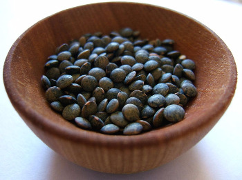 1280px-Puy_lentils_wooden_bowl.jpg