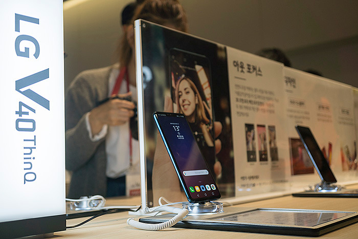 LG_V40_01_700.jpg