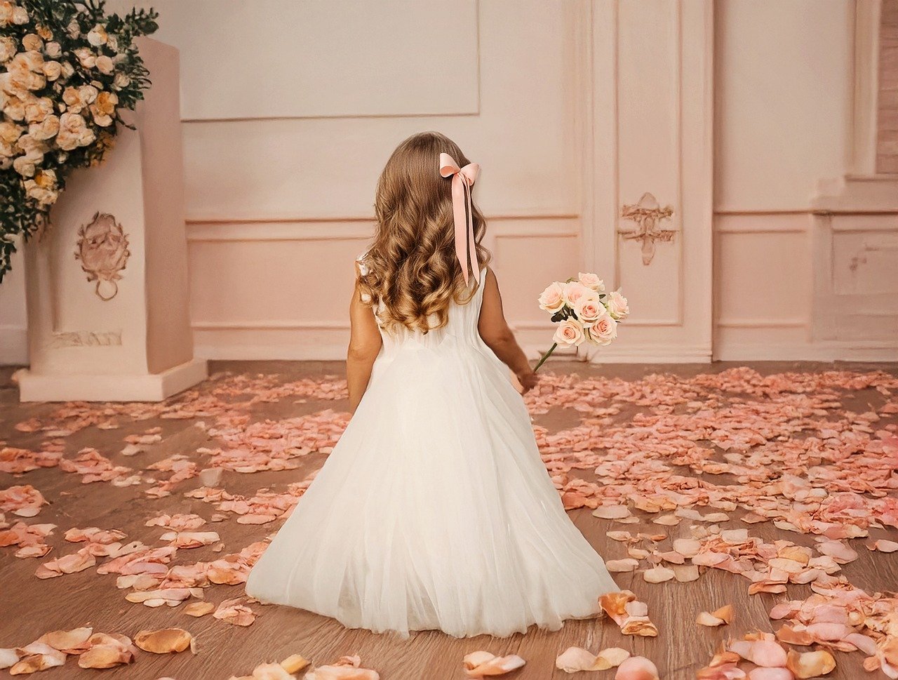 flower-girl-9574211_1280.jpg