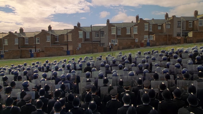 기울어진 배경.jpg