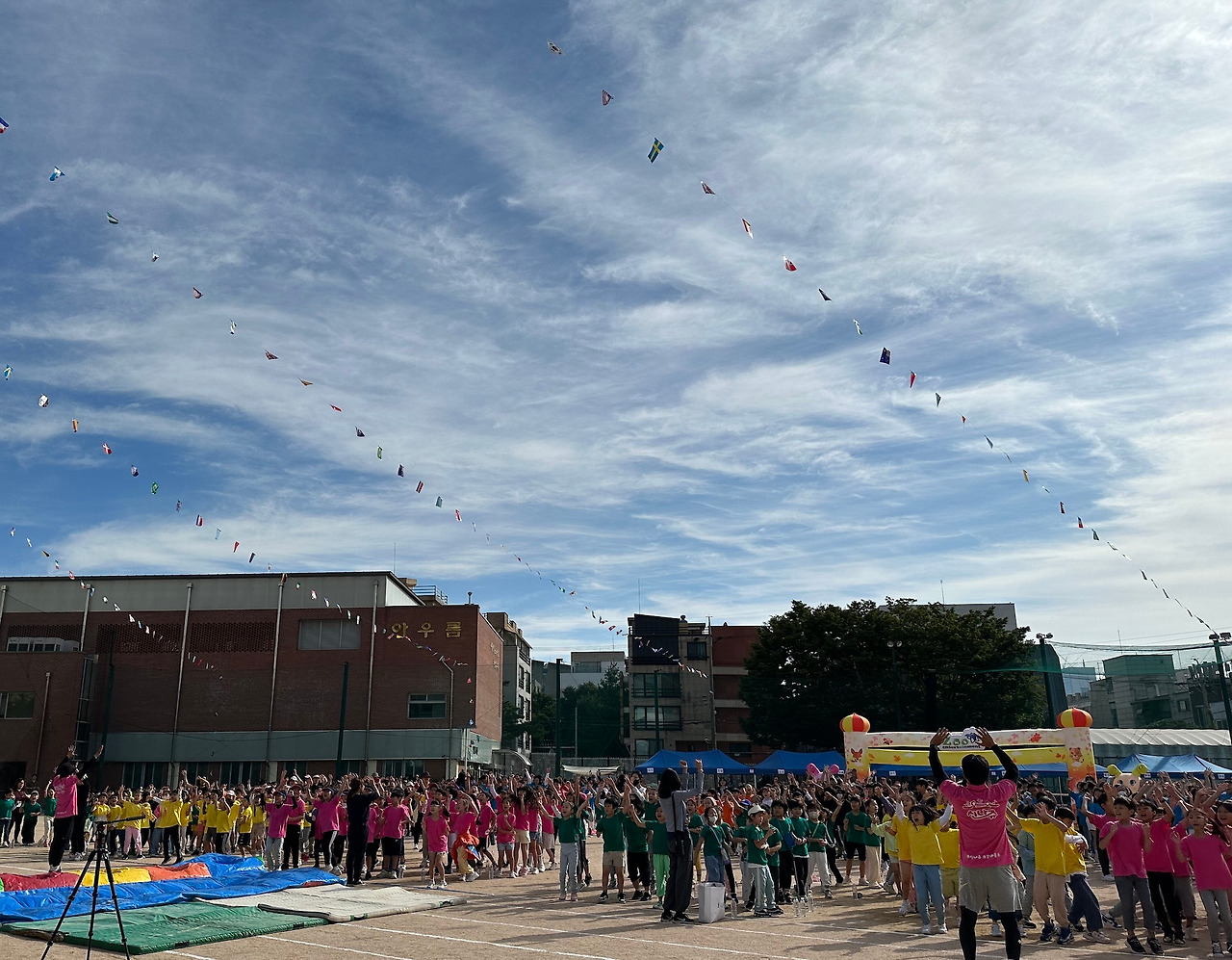 운동회 날 하늘.jpg