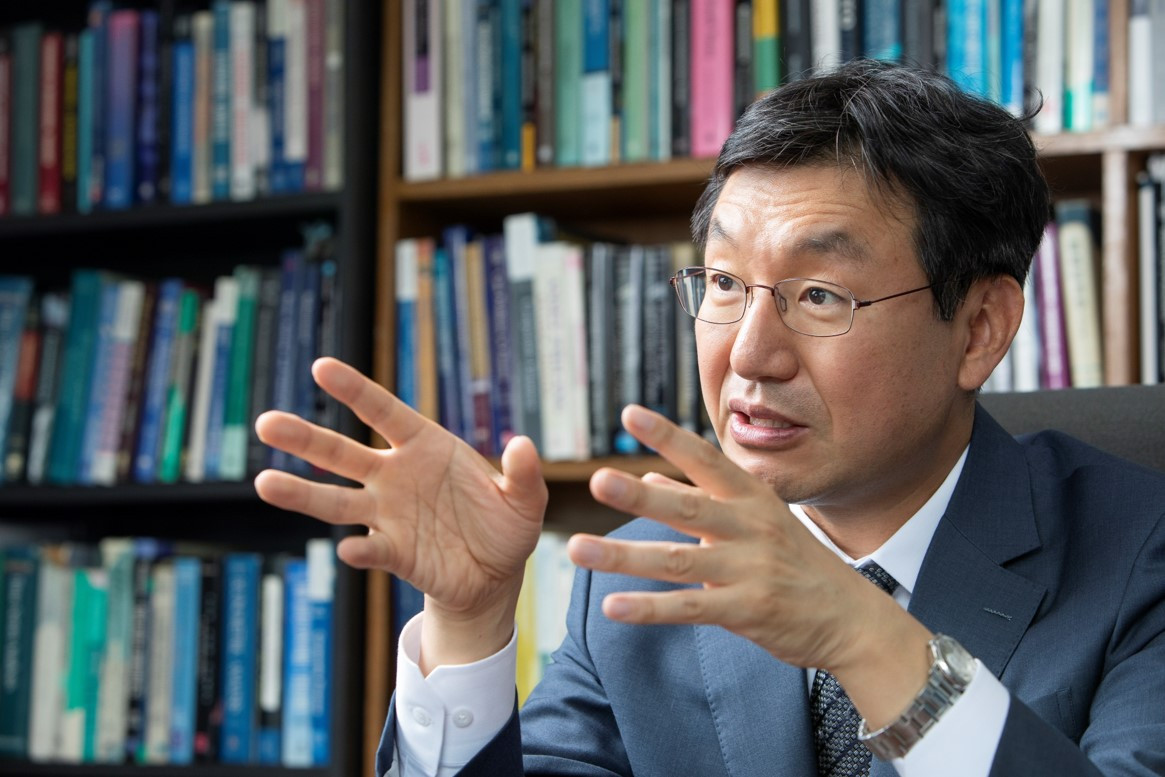 성태윤 교수.jpg