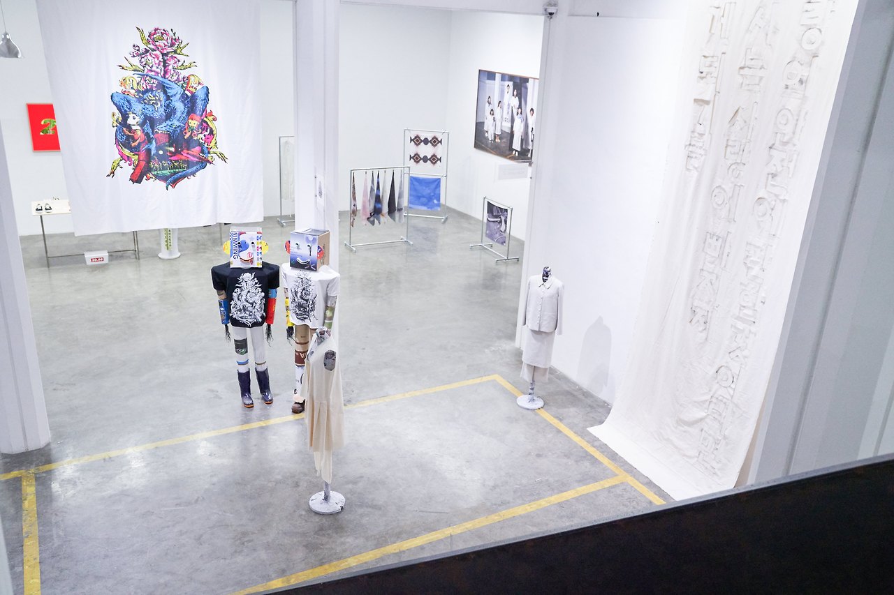 인스톨 뷰 from staircase.jpg