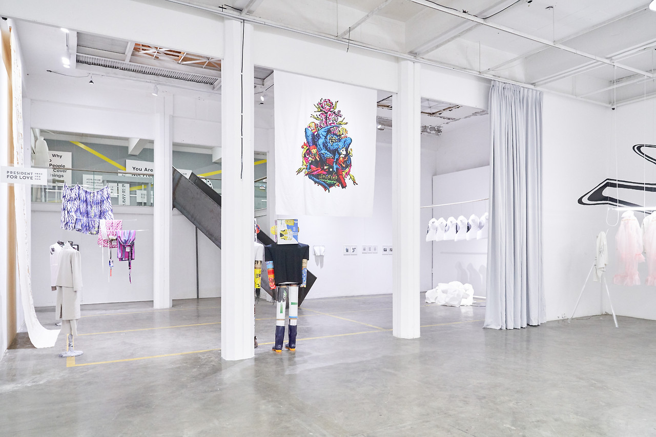 인스톨 뷰 from the back.jpg