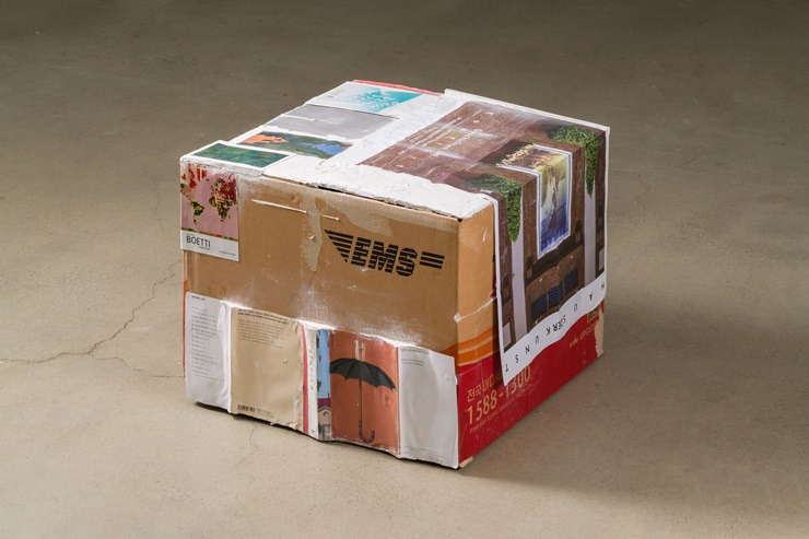 9 책 상자, 종이상자, 전시 리플렛, 책커버, 석고, 52x48x40cm, 2015.jpg