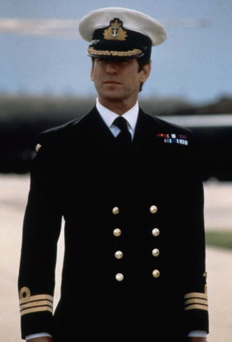 http---vignette1.wikia.nocookie.net-jamesbond-images-4-42-Commander_Bond_-_Pierce_Brosnan_%28Tomorrow-Never-Dies%29.jpg
