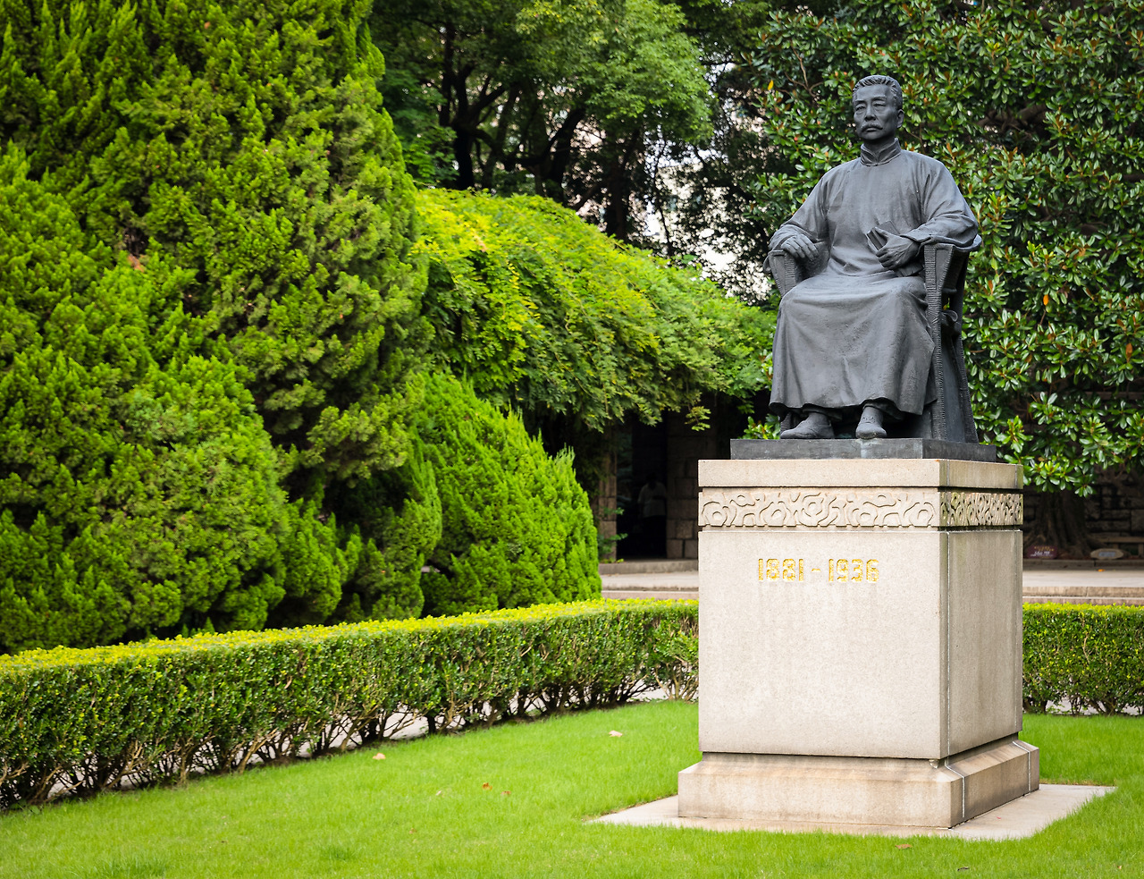 루쉰 동상-상하이-루쉰공원_1541085539-2.jpg