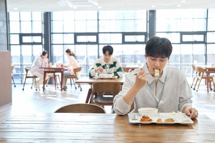 혼밥_게티이미지 뱅크.jpg